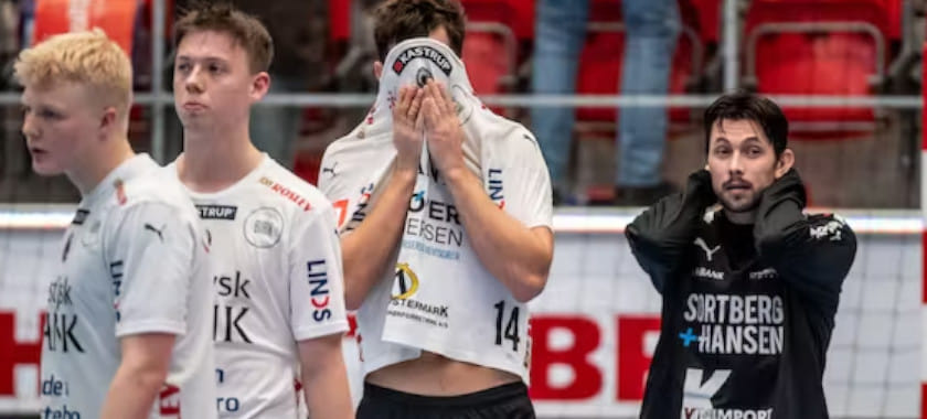 Дания. Зарплатная ведомость "Ольборга" — крупнейшая в чемпионате страны. Игроки идущего 12-м "Хольстебро" зарабатывают больше, чем в "Гудме"