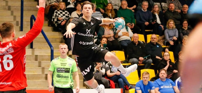 Бундеслига. Официально. Правый крайний "Бьеррингбро" Аксель Хорген продолжит карьеру во "Фленсбурге"