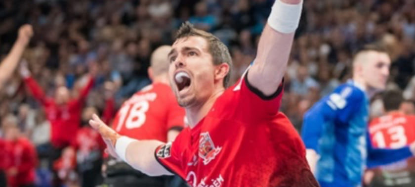 Венгрия. "Веспрем" на выезде оказался сильнее "Пика" и вышел на первое место в турнирной таблице за три тура до финиша, проведя на матч меньше