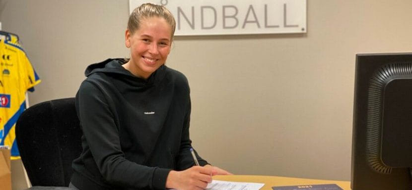 Норвегия. Полусредние Гюро Нестакер и Майя Якобсен продлили контракты со "Сторхамаром", соперником "Лады" по группе Европейской лиги