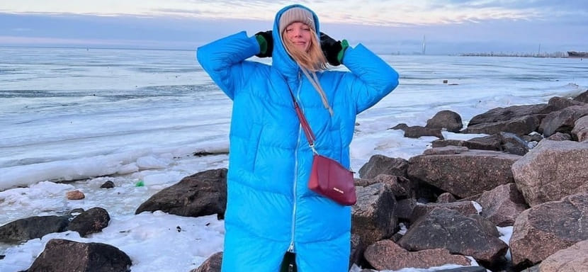 Россия. Алина Триобчук: "Открывали шампанское. Папа так "бахнул" пробкой о потолок, что она отскочила прямо брату в глаз"