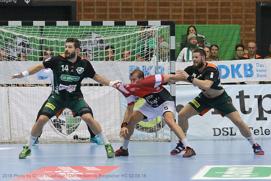 Бундеслига. Линейный Евгений Певнов продлил контракт с "Ганновером"