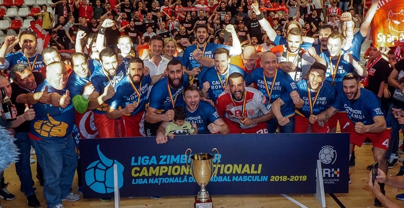 Румыния. Россиянин Виталий Комогоров из бухарестского "Динамо" признан лучшим левым полусредним чемпионата страны