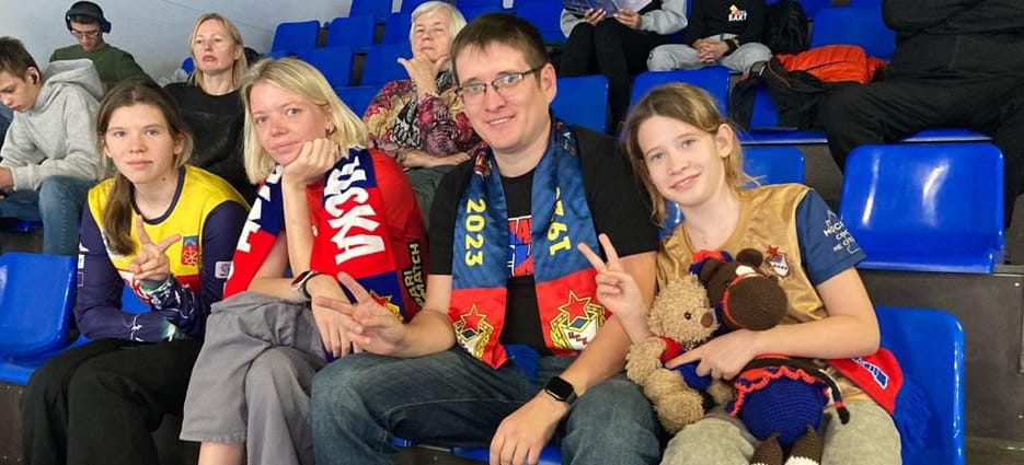 Велосипедом, машиной, поездом… Как провели сезон в российском гандболе фанаты-"золотники"