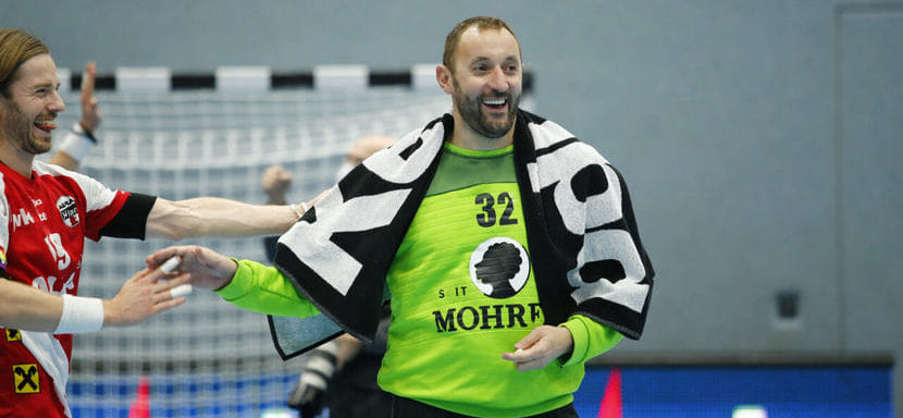 39-летний уроженец Сербии вратарь сборной Австрии Голуб Докнич продлил контракт с "Хардом"