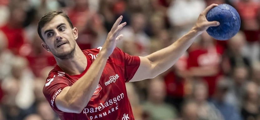 Правый полусредний "Ольборга" Мадс Хоксер продлил трудовые отношения с датским клубом