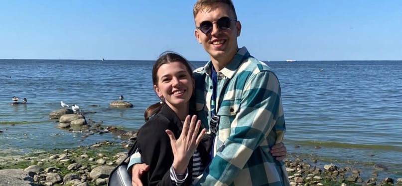 Olimpbet Суперлига. Илья Иванников: "Когда с девушкой гуляли по Петергофу, сделал ей предложение руки и сердца"