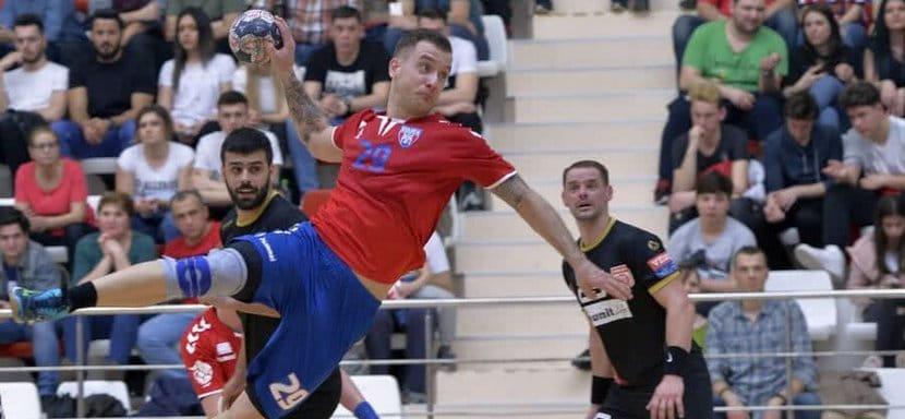 Полусредний сборной Сербии и бухарестского "Динамо" Стефан Вуич из-за проблем с коленом больше не сыграет в этом сезоне