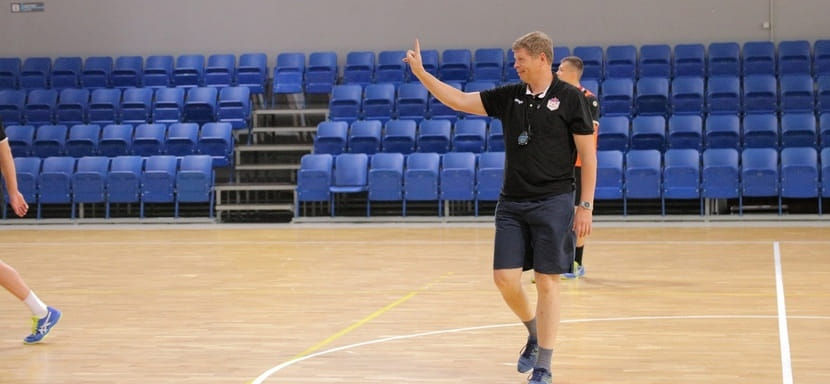 Беларусь. 51-летний Игорь Папруга продолжит работу с минским СКА. Контракт с главным тренером продлен на два года