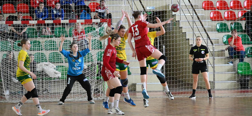 На Спартакиаде учащихся среди девушек, проходящей в Тольятти, сегодня определились финалистки