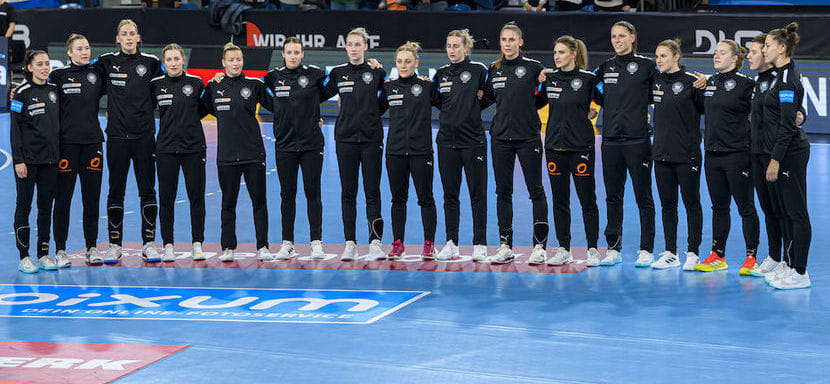 ЧЕ-2022. 19 гандболисток сборной Германии будут готовиться к поединку с гречанками за путевку в финальную часть турнира
