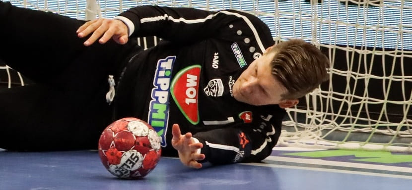 Венгрия. Польский вратарь "Татабаньи" Пётр Вышомирски объявил об уходе из команды