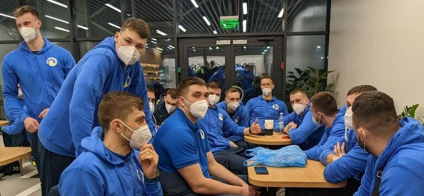 ЧЕ-2022. Сборная Украины из-за неблагоприятных погодных условий не смогла вылететь в Вену. У команды намечены спарринги со швейцарцами