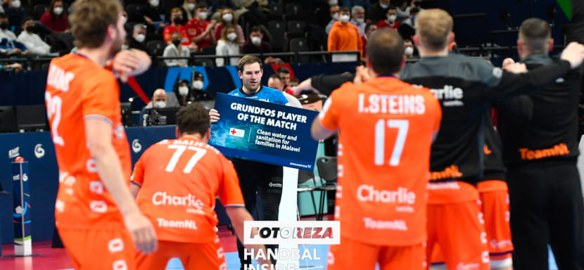 ЧЕ-2022. Седьмой вратарь сборной Нидерландов стал лучшим игроком в победном матче с черногорцами: "Когда мне позвонил тренер, я был на работе"