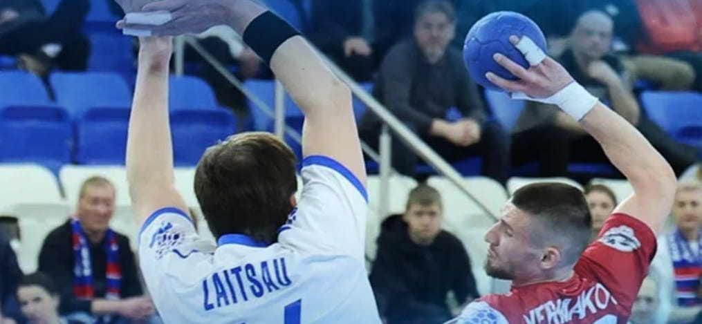 Петербургский "Зенит" одержал минимальную победу над минским СКА в матче СЕХА-лиги и закрепился на второй строчке турнирной таблицы