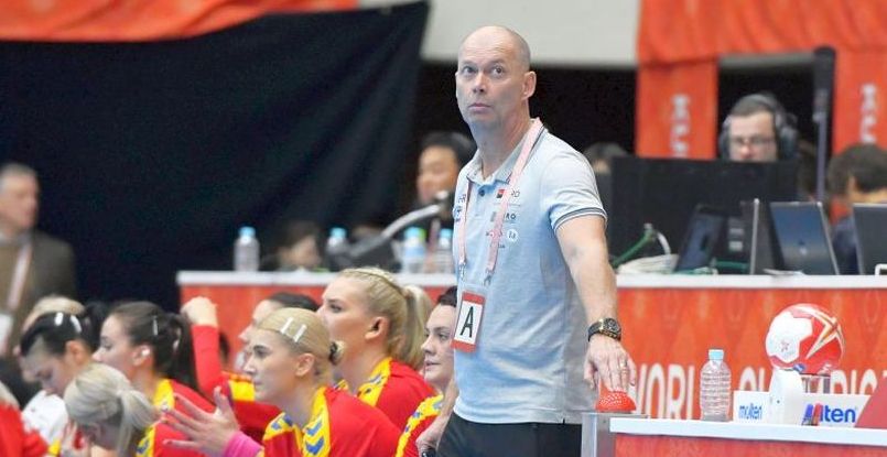 Бывший главный тренер женской сборной Румынии Томас Рюде намерен подать в суд на местную федерацию гандбола