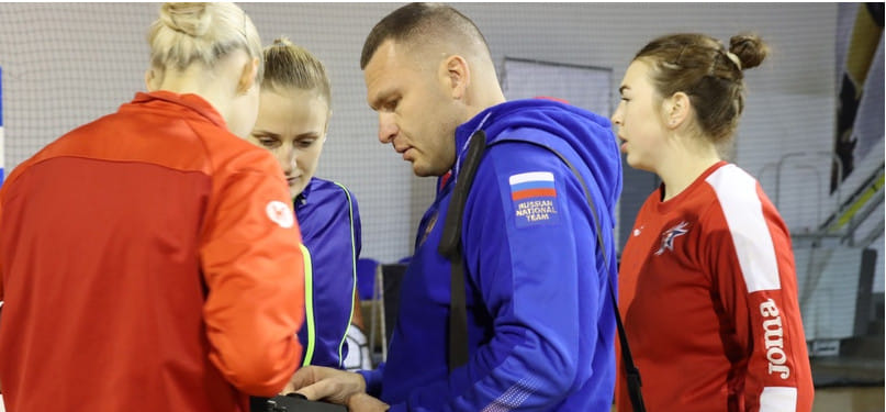 Olimpbet Суперлига. Александр Колотев: "Иногда просили поваров больше каши вместо яичницы дать, потому что на тренировках нужны углеводы"