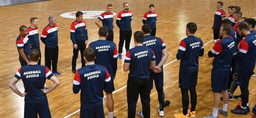 ЧЕ-2022. Без линейного Дениса Васильева и полусреднего Азата Валиуллина. 22 гандболиста сборной России будут готовиться к турниру