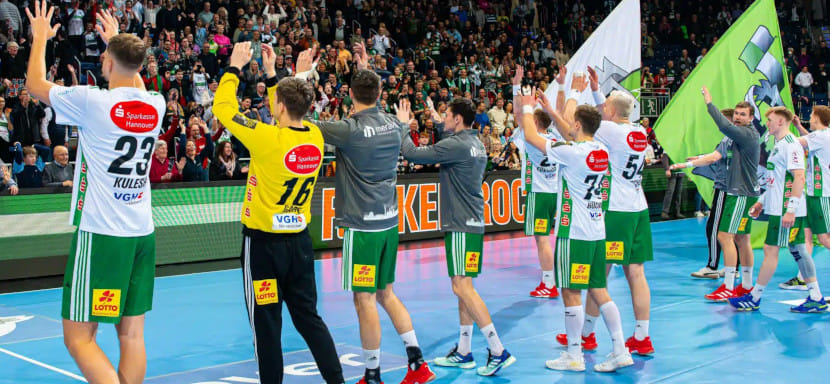 14 мячей Ренарса Ущинса помогли "Ганноверу" обыграть "Штутгарт", "Райн Лёвен" одолел "Битигхайм" в мужском чемпионате Германии
