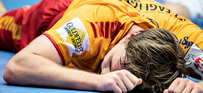 Дания. Подсчеты Бента Нюгорда: "За последние 377 дней Матиас Гидсель провел 92 матча. Он выходил на площадку каждые четыре дня!"