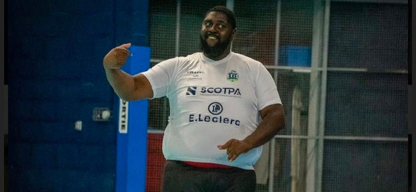 Франция. 137-килограммовый конголезец Готье Мвумби начнёт сезон в новом клубе. Прославившийся линейный перешёл в "Шаранте"