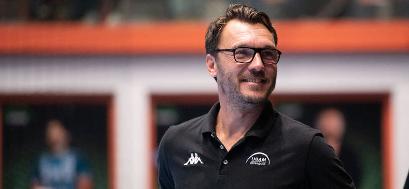 Франция. Франк Морис покинул пост главного тренера "Нима". До конца сезона руководить командой будет его помощник Янн Бальмосье