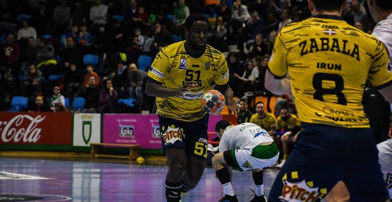 Франция. Левый полусредний "Бидасоа" Рюди Сери стал игроком "Ренна"