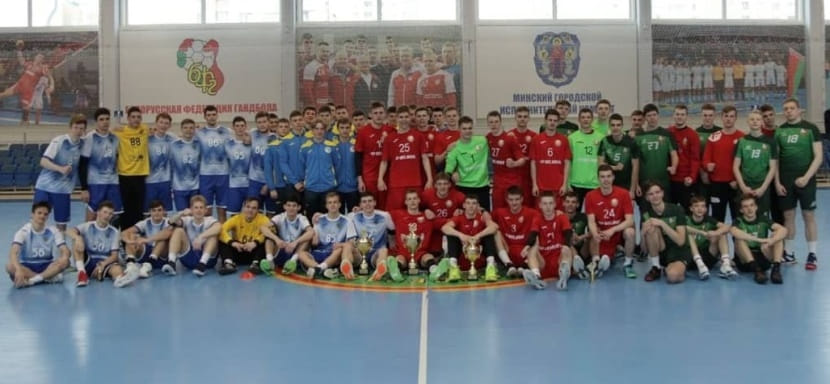 Младшие сборные. Чеховский стиль команды Иванова, испанская система парней Сарсосы. Что эффективнее?