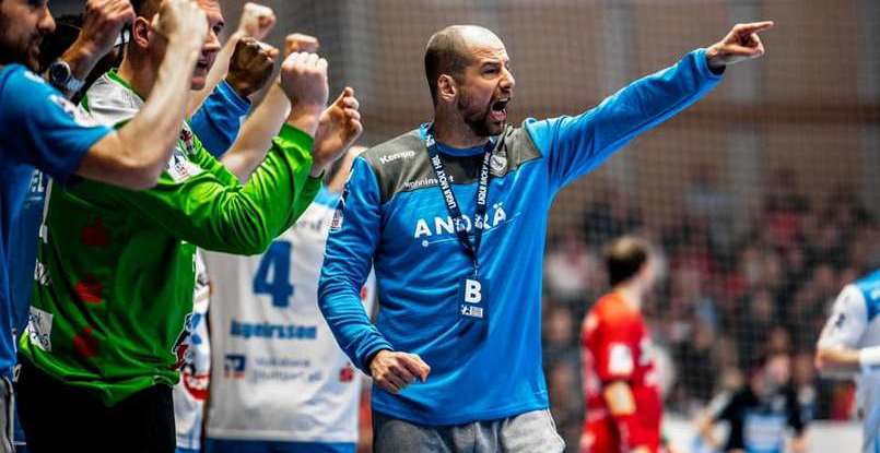 Бундеслига. Главный тренер "Штутгарта" Юрген Швайкардт остается на своем посту. Он также будет занимать должность директора клуба