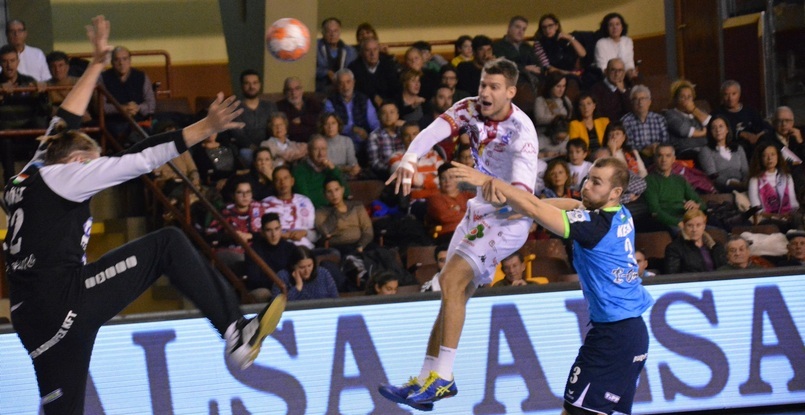 Испания. Полусредний "Адемара" Иван Мошич из-за травмы руки пропустит около месяца