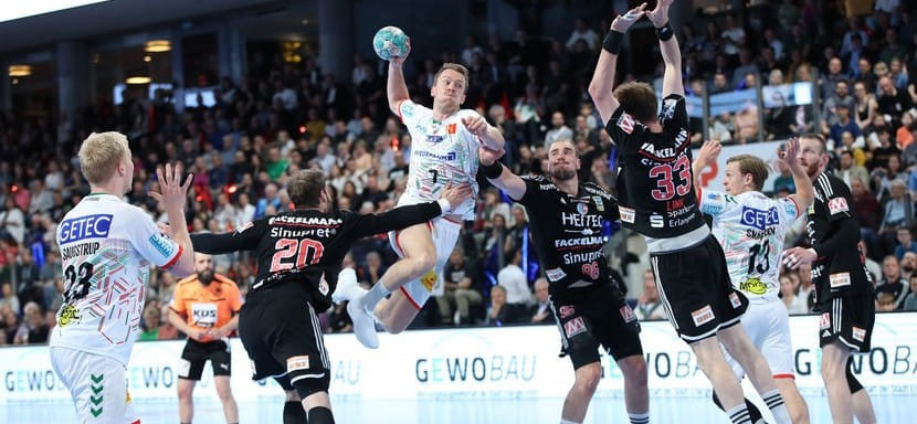 Разыгрывающий "Магдебурга" Феликс Клаар перенёс операцию на ахилле. Он вернётся в строй в начале 2025 года