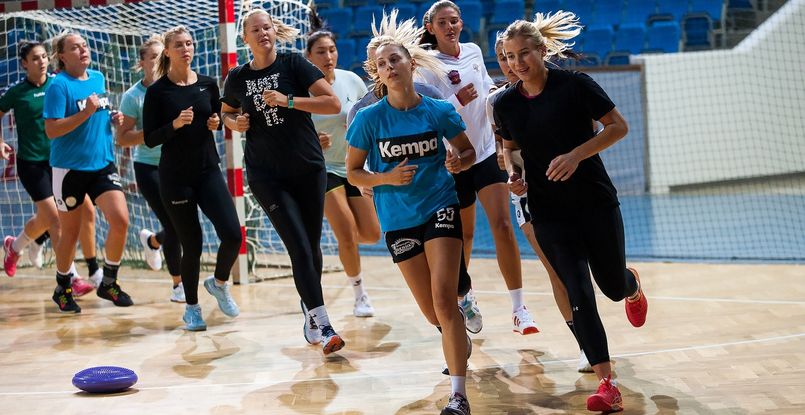 Гандболистки "Астраханочки" приняли участие в благотворительном марафоне в помощь детям с аутизмом (ВИДЕО)