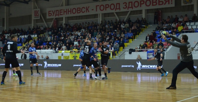 Суперлига. Большой игровой день в мужском чемпионате. "Виктор" принимает "Чеховских Медведей" и еще пять матчей