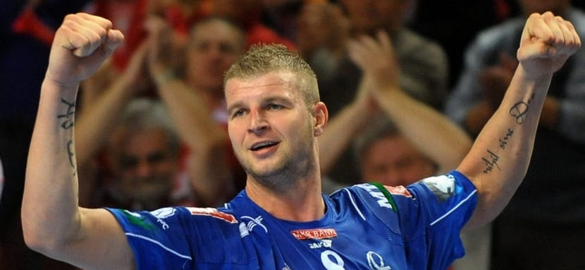 Трансфер Мариана Козмы из бухарестского "Динамо" в "Веспрем" за 100 тысяч евро остается самым дорогим в истории румынского гандбола