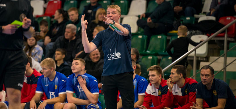 Исполнявший обязанности главного тренера "Виктора" в концовке сезона Сергей Клёнов возвращается к работе с молодёжной командой