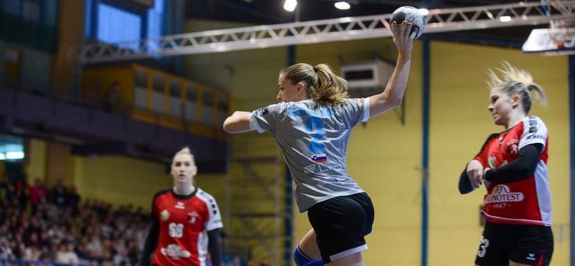 29-летняя левая крайняя сборной Сербии Саня Радосавлевич покидает словенский "Крим". Она будет выступать за шведский "Кристианстад"