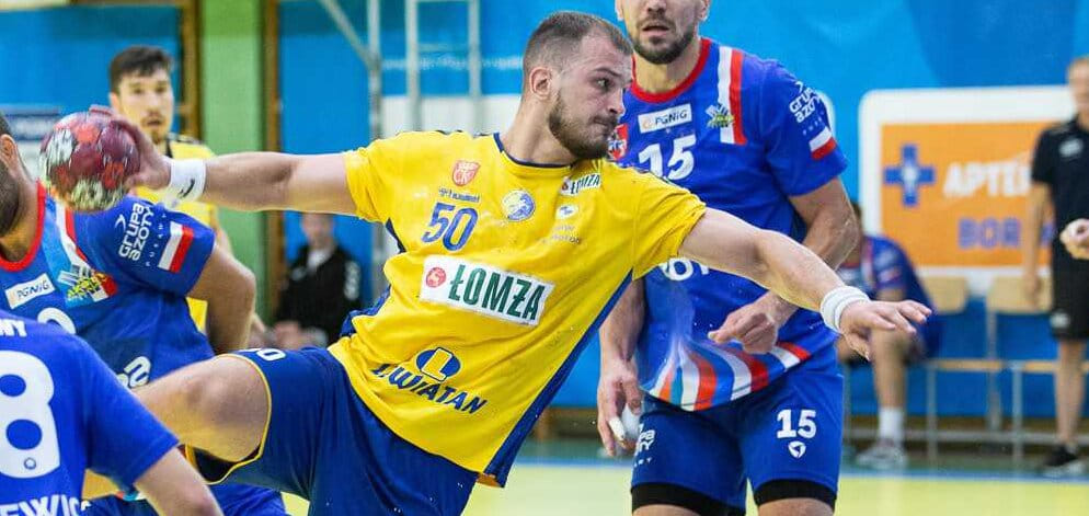 Польша. Белорусский линейный Артем Королек продлил контракт с "Кельце" — новое соглашение действует до середины 2025 года