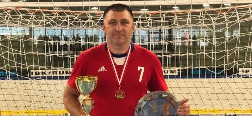 Россия. Владимир Толкачёв: "Когда-то на тренировку ветеранов "Каустика" приходило два состава. Сейчас нас осталось человек десять"