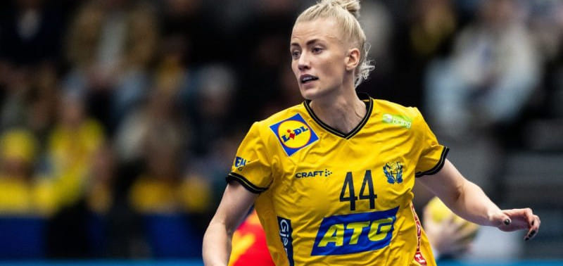 26-летняя разыгрывающая сборной Швеции Даниэла де Йонг летом станет гандболисткой венгерского "Дебрецена"