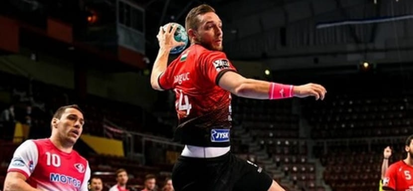 Венгрия. Правый крайний "Веспрема" Гашпер Маргуч: "Надеюсь, на ответном матче с "Пиком" арена будет полной. Хотим поднять трофей перед нашими фанатами"