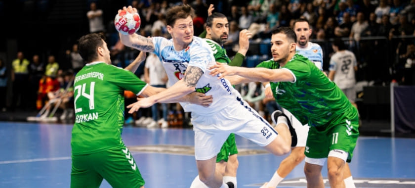 "Татабанья" обыграла команду НЕКА в первом матче 21-го тура чемпионата Венгрии. У Дмитрия Житникова 1 гол