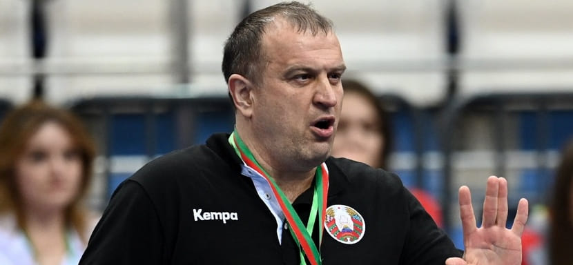 Товарищеский матч. Александр Сытько: "Не совсем критично далеко находимся от россиянок. Просто-напросто надо поверить в свои силы"