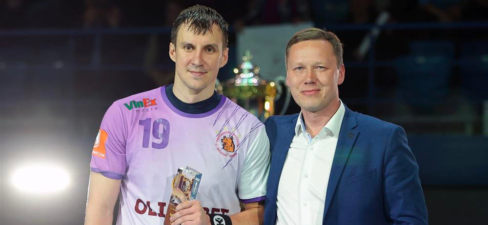 Кубок России. Левый крайний "Чеховских медведей" Роман Остащенко признан самым ценным игроком турнира. Александр Котов — лучший бомбардир