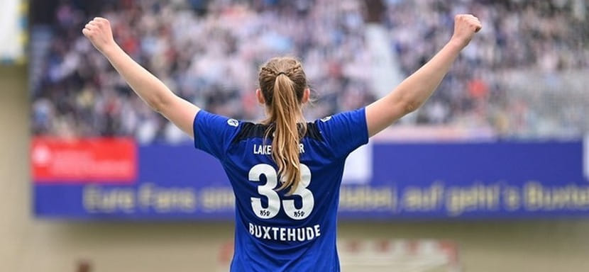 Женская бундеслига. "Букстехуде" продлил контракт с 19-летней разыгрывающей Миа Лакенмахер, которая уже дважды рвала "кресты"