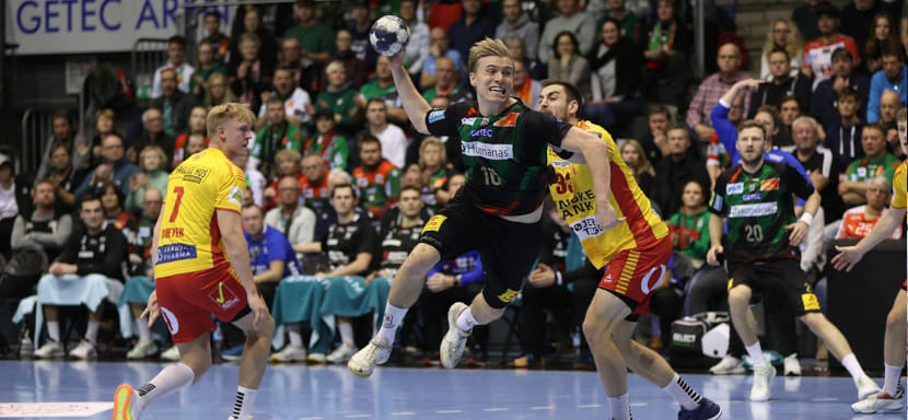 Лига чемпионов. С одинаковым преимуществом в два мяча "ПСЖ" в гостях одолел "Порту", а "Магдебург" был дома сильнее "Гудме"