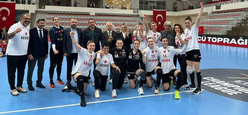 Турция. "Кастамону" не отдал титул "Коньяалты" россиянок Алёны Ихневой и Александры Санниковой, победив в решающем матче