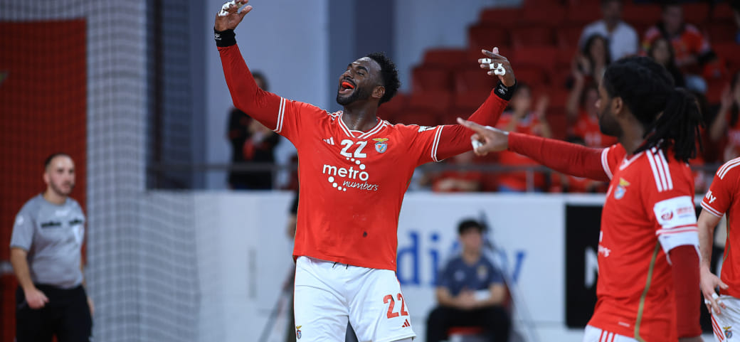 Португалия. В мужском чемпионате лиссабонская "Бенфика" обыграла принципиального соперника "Порту" впервые за два года