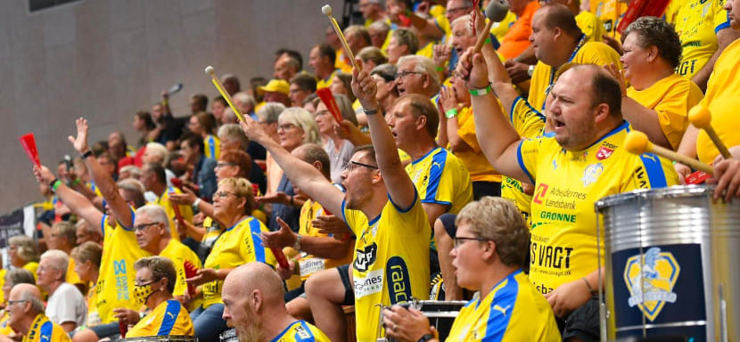 Дания. В заключительных матчах второго тура "Аякс" обыграл "Хольстебро", а "Нюкебинг" разгромил "Рингкебинг"