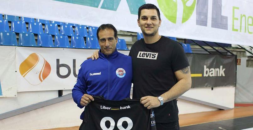 Испания. Полусредний сборной Северной Македонии Дарко Димитриевски продлил контракт с "Синфином"