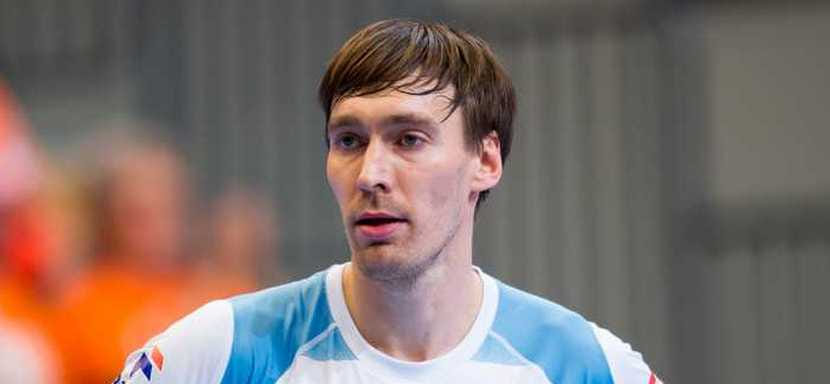 Венгерский "Пик" переподписал контракт с помощником главного тренера, легендой клуба Юнасом Челльманом